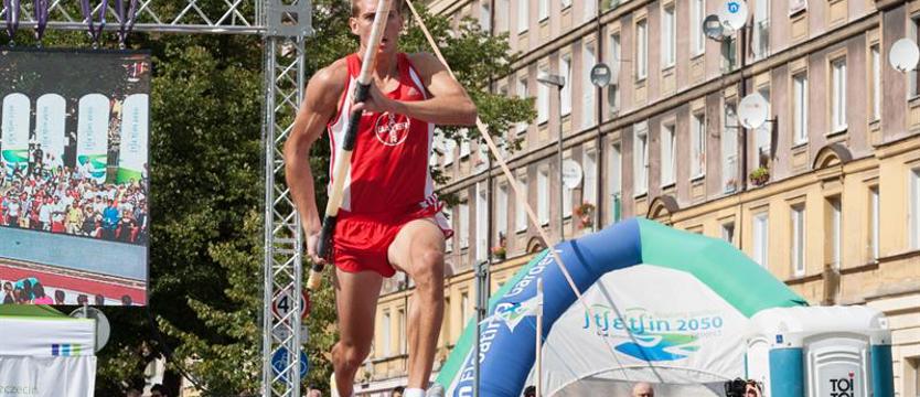 Lekkoatletyka. Bubka na placu Zamenhofa