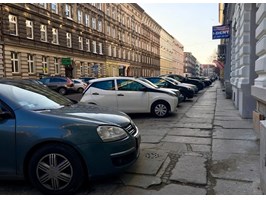 Ulica Małkowskiego w części z zakazem parkowania. Rusza przebudowa