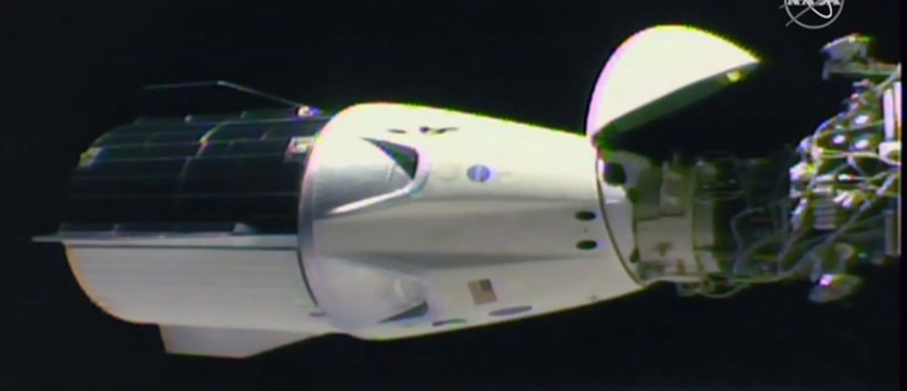 Załogowa kapsuła Dragon zacumowała do Międzynarodowej Stacji Kosmicznej