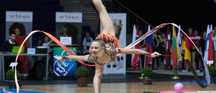 Gimnastyka artystyczna. Sto zawodniczek z pięciu państw