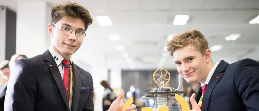 Zobacz, jak powstają fale tsunami