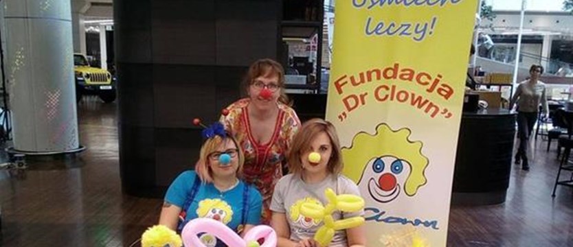 Fundacja „Dr Clown”. Pomagają śmiechem i zabawą