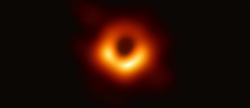 Pokazali pierwsze w historii zdjęcie czarnej dziury