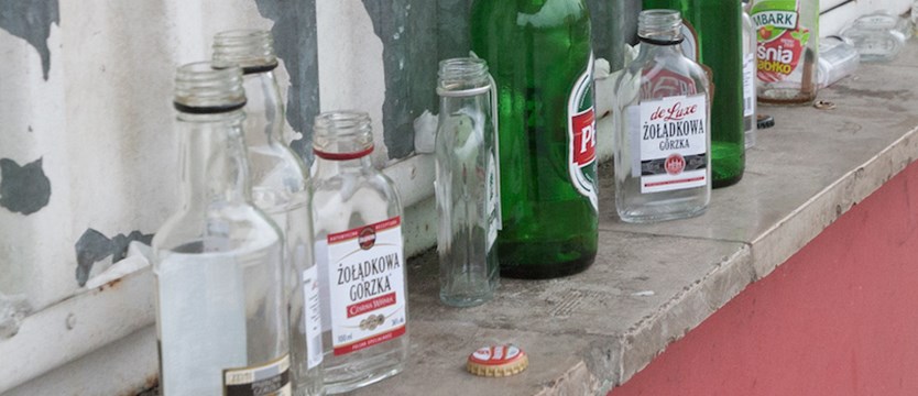 Mała wódka stwarza ryzyko cichego uzależnienia dla milionów Polaków