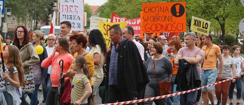 Marsz w przeddzień zawieszenia strajku nauczycieli