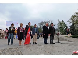 Pierwszomajowa uroczystość pod pomnikiem Czynu Polaków