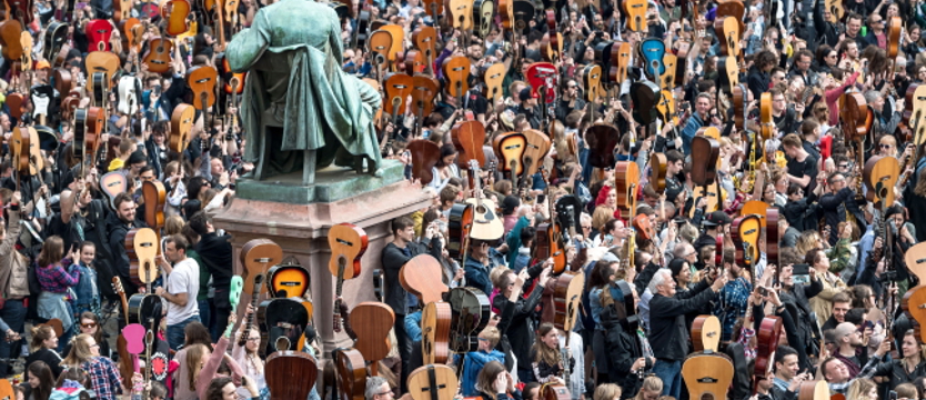 Kolejny rok z rzędu pobito gitarowy rekord Guinnessa