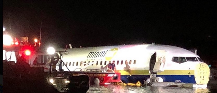 USA. Samolot ze 136 pasażerami na pokładzie wpadł do rzeki