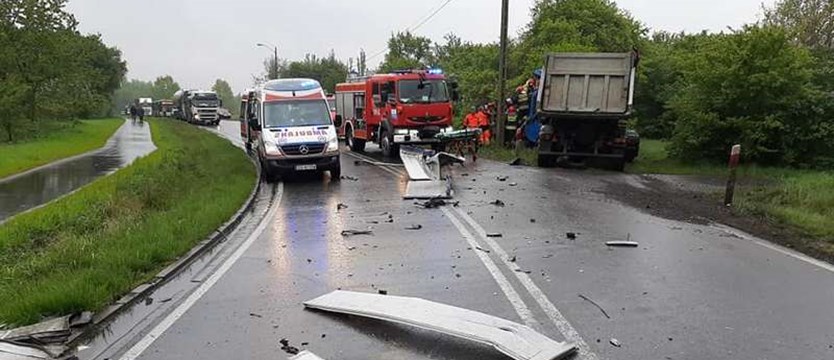 Na ul. Jasienickiej w Policach zderzenie dwóch ciężarówek. Są objazdy
