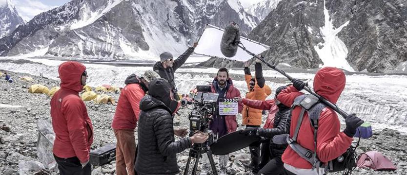 Z jednej strony przepaść, z drugiej strony przepaść