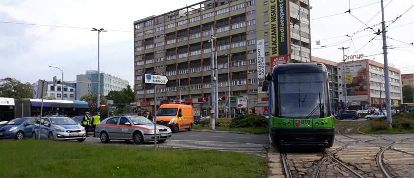 Tramwaj zablokował plac Rodła