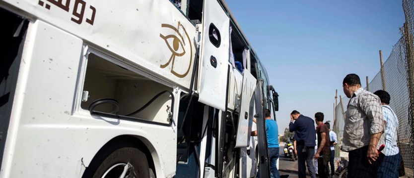 Egipt. 17 osób rannych w ataku na autokar turystyczny koło Gizy