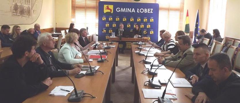 Prezydent Duda bez tytułu Honorowego Obywatela Łobza