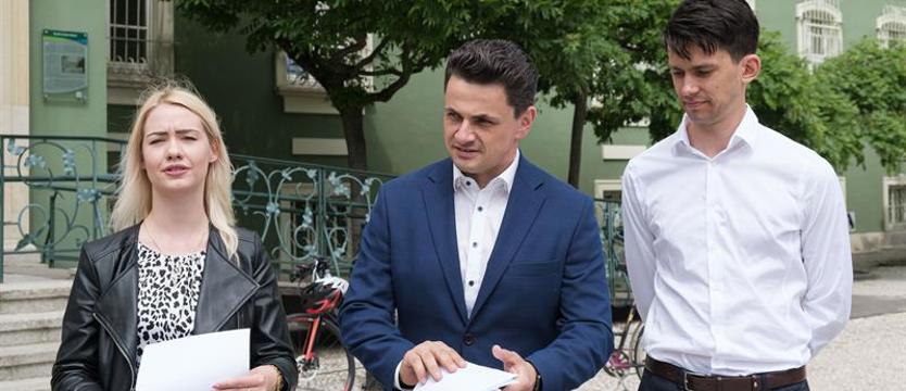 Pomysł PiS na oszczędności. Prezydencie, zaciśnij pasa