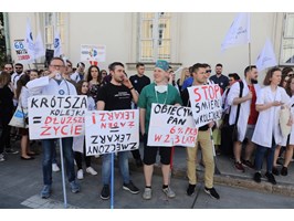 Lekarze z Zachodniopomorskiego protestowali w Warszawie