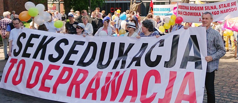 Marsz dla Życia i Rodziny w Kołobrzegu. Szkodliwa edukacja