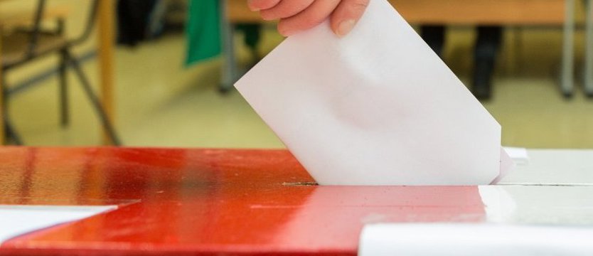 Sondaż CBOS. Bez lewicy i PSL