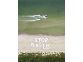 Greenpeace ułożył na plaży ogromny napis: „Stop plastik”