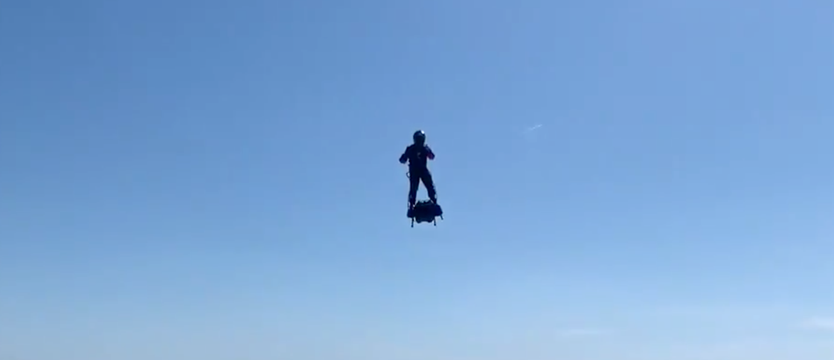 Nieudana próba przelotu na flyboardzie nad kanałem La Manche