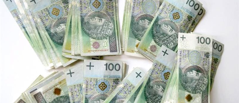 W zamian za loty na koszt państwa Kuchciński wpłacił pieniądze na cele charytatywne