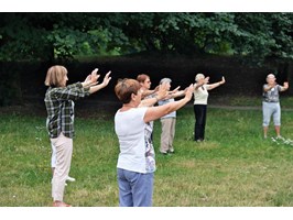 Cudowne ćwiczenia qigong na Jasnych Błoniach