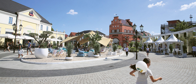 Letnia moda w Designer Outlet