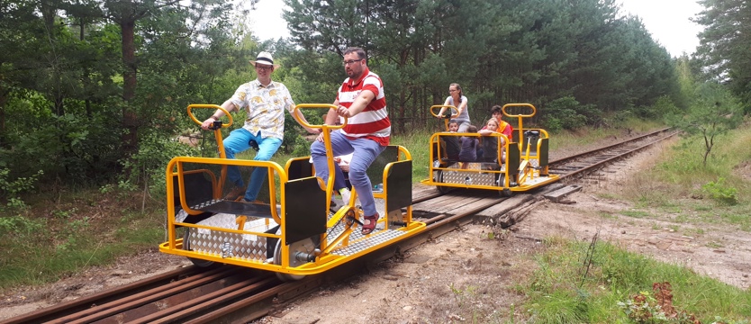 Atrakcyjne przejażdżki. Nową drezyną po torach