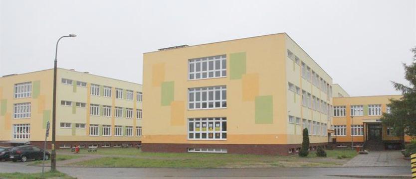 Zerówkowiczów chcieli uczyć w piwnicy