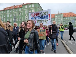„Spłoniemy w imię zysku” – Młodzieżowy Strajk Klimatyczny