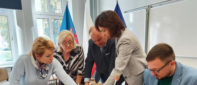 Ogród przy latarni morskiej. Interes czeskiej spółki ważniejszy?