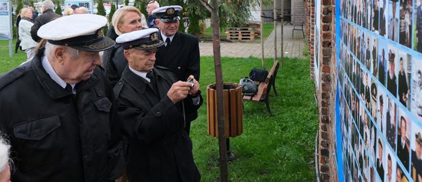 Tablica z kapitanami żeglugi wielkiej odsłonięta