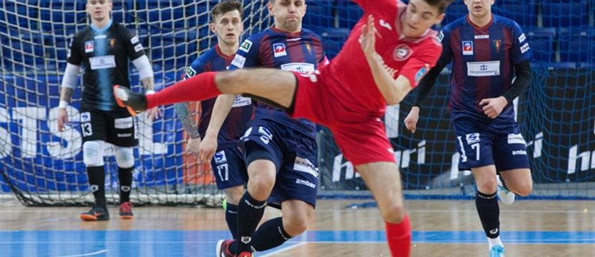 Futsal. Bliski koniec Pogoni ’04...