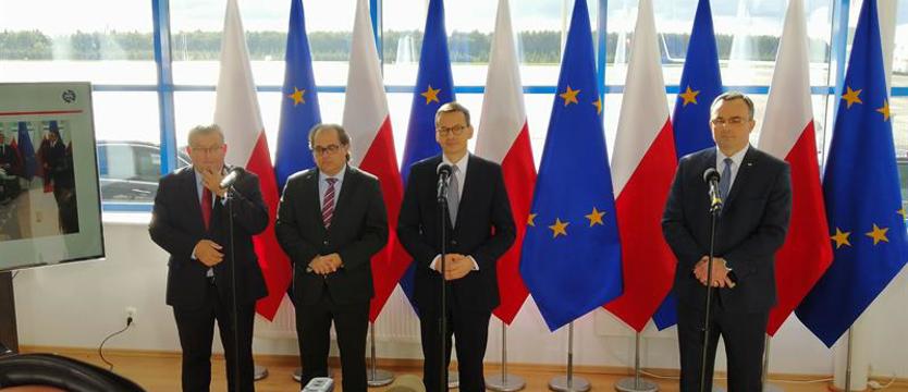 Premier Mateusz Morawiecki z wizytą na lotnisku Szczecin-Goleniów