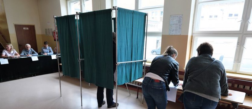 Głosowanie ruszyło bez przeszkód. Szczecin w czołówce  liczby naruszeń ciszy wyborczej