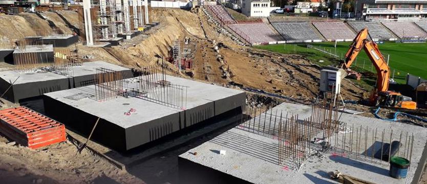 Piłka nożna. Stadionowy krajobraz