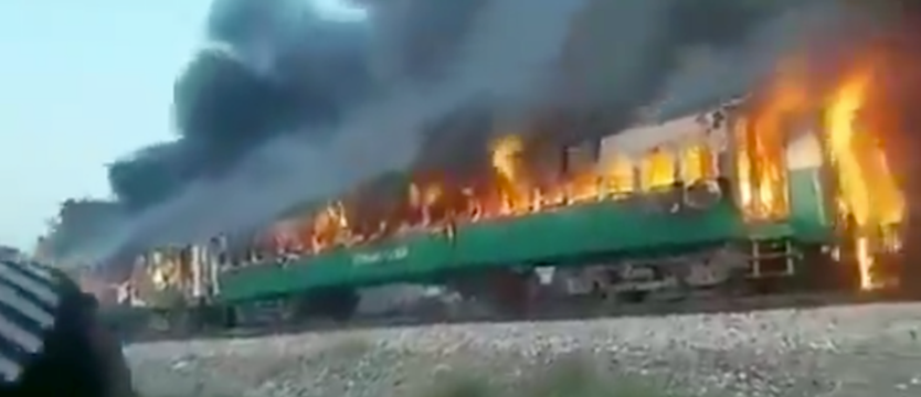 Dziesiątki zabitych i rannych w pożarze pociągu w Pakistanie