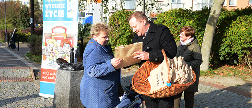 Starosta wyszedł na ulicę. Przypominał o bezpieczeństwie na drodze