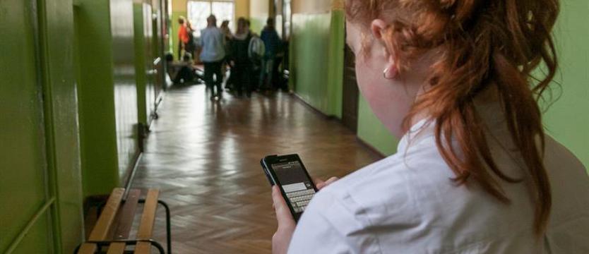 Konferencja „Bezpieczeństwo w sieci”. Patotreści i uzależnienia