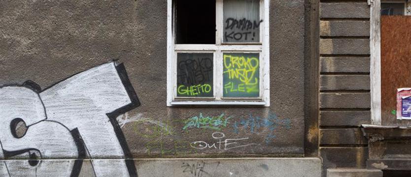 Pożar budynku po szkole Maciuś w Szczecinie