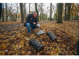 Odnaleźli płyty nagrobne w parku Chopina w Szczecinie