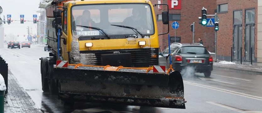 Akcja Zima w Szczecinie: 30 wozów i 800 ton piachu
