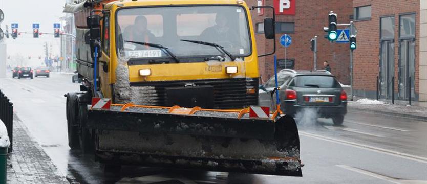 Akcja Zima w Szczecinie: 30 wozów i 800 ton piachu