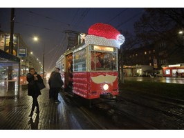 Świąteczny tramwaj w trasie