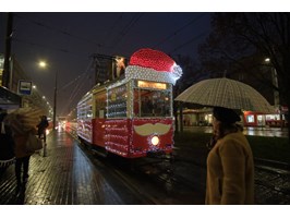Świąteczny tramwaj w trasie
