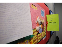 List do św. Mikołaja. Prace dzieci na wystawie w muzeum