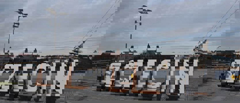 Napis na Łasztowni gotowy. Fotka ze „Szczecinem”