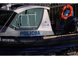 Patrolowa łódź i radiowozy dla zachodniopomorskiej policji