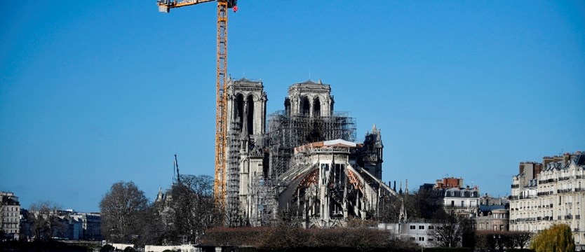 Prace przy odbudowie katedry Notre Dame wkraczają w niebezpieczną fazę