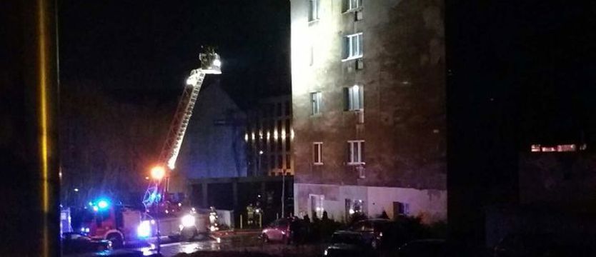 Płonął dach kamienicy w centrum Szczecina