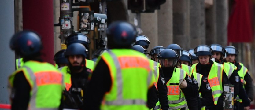 Strzały przy Checkpoint Charlie w Berlinie. Policja przeszukuje okolicę